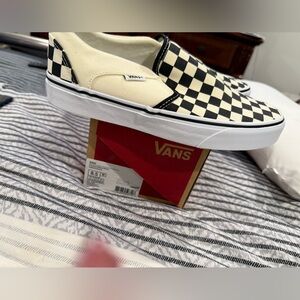 NWT VANS CHECKERED ASHER SLIP ON WMNS SIZE 8.5